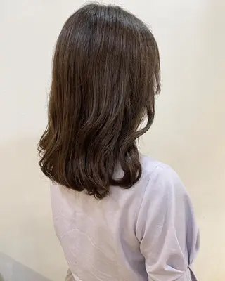 セミロング パーマ あずまぐち めぐみのヘアスタイル
