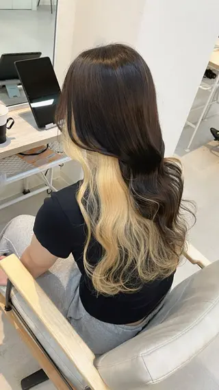 ロング カラー Lamp 柏 山口 か乃 ブリーチカラーのヘアスタイル