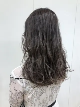 セミロング カラー ケアブリーチ 坪井佑樹のヘアスタイル