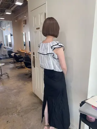 ショート カラー MIOベージュカラー 柔らかいカラーのヘアスタイル