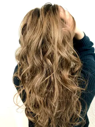 ロング Lovis moa 〘国分　かな〙のヘアスタイル