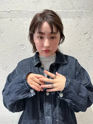 ミディアム カラー 塩澤 榛奈のヘアスタイル