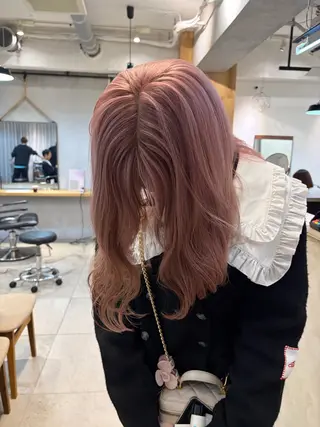 ロング カラー ミルクティー× グレージュMOMOのヘアスタイル