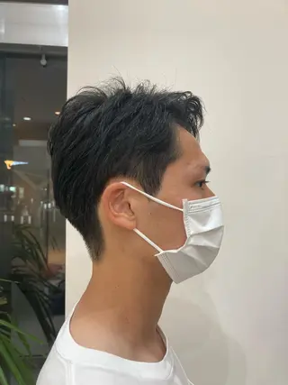 ショート メンズ ショート・透明感 カラーconomiのヘアスタイル