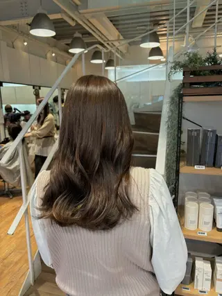 カラー Hip's eyes meiのヘアスタイル