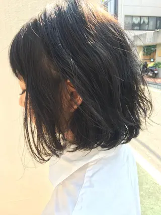 ミディアム カラー THE DAY所属・AKI HASHIMOTOのヘアスタイル