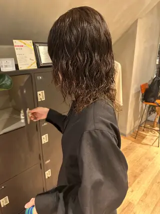 セミロング パーマ yuki / 岡崎ハイトーンカラーのヘアスタイル