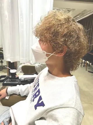 ミディアム カラー メンズ 心斎橋バレイヤージュ 小林勝貴のヘアスタイル