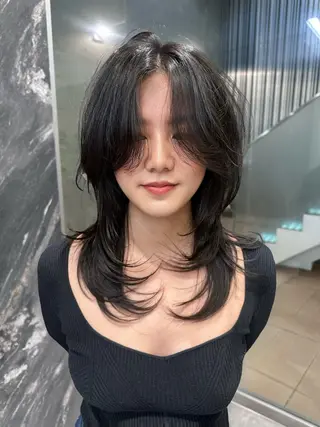 セミロング カラー RiA/レイヤーカッ ト/ハッシュカットのヘアスタイル