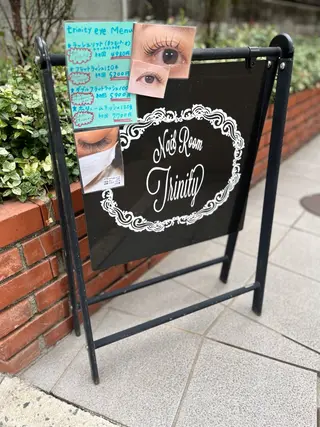 Trinity staffのネイルデザイン