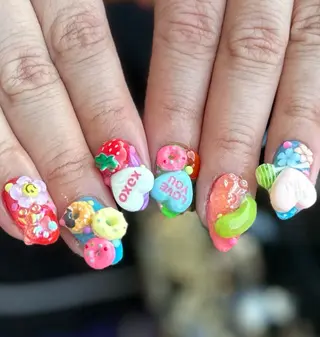 ネイル 新山 聖のネイルデザイン