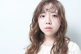 ロング 勝沼 佑季のヘアスタイル