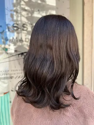 セミロング カラー haru .のヘアスタイル