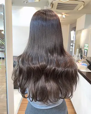 ロング カラー ANKH CROSS 新宿店所属・色ムラ修正の神様 新宿ハイトーンかすみのヘアスタイル