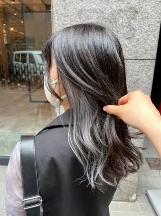 ロング カラー ノイシキ サキのヘアスタイル