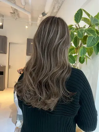 カラー YOLO/ HANAのヘアスタイル