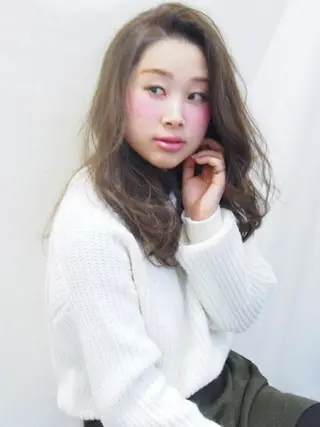 ミディアム 岸川 恭子のヘアスタイル