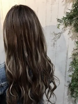 ロング カラー パーマ 大阪レミーエクステ チビ編み込みのヘアスタイル