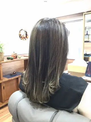 セミロング カラー Annon プライベートサロンのヘアスタイル