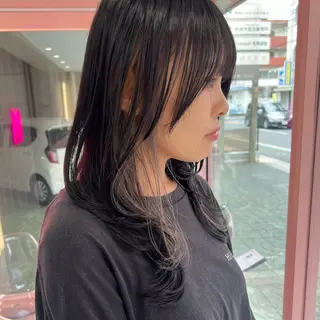 セミロング 岸下 理緒のヘアスタイル