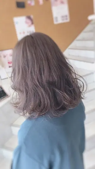 ミディアム カラー 西 めぐみのヘアスタイル