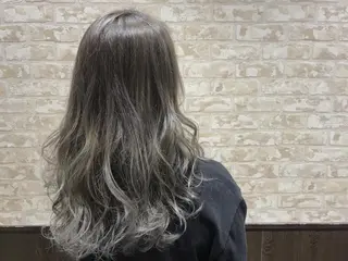 ロング カラー パーマ 近藤千翔🩵 髪質改善Periodのエステ・リラクイメージ