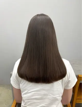 カラー maina/透明感 ベージュ/ブラウンのヘアスタイル