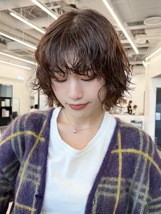 ミディアム パーマ 阿久津真衣 似合わせカットのヘアスタイル