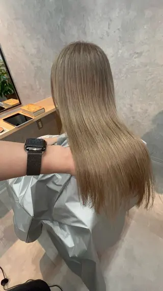 ロング motoトップカラー リスト/ブリーチカラのヘアスタイル