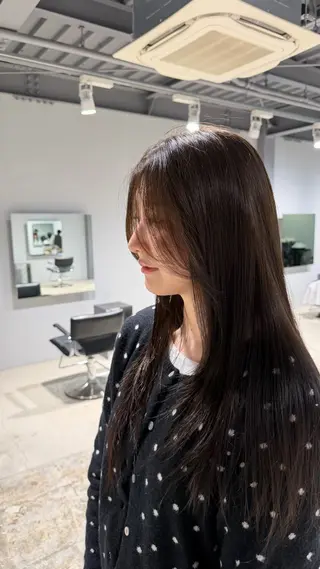 ロング one momokaのヘアスタイル