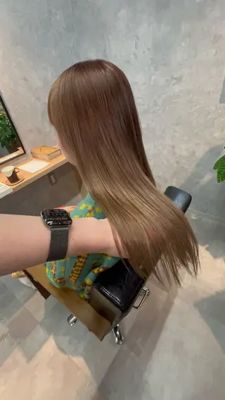 ロング motoトップカラー リスト/ブリーチカラのヘアスタイル