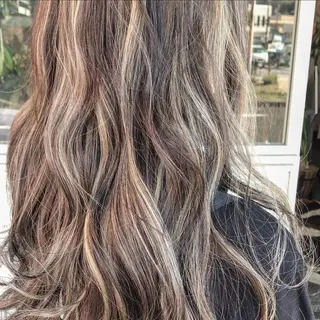 カラー sena 《Mariana》のヘアスタイル