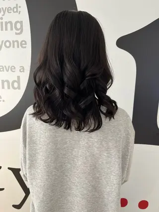 ミディアム 大城 美月のヘアスタイル