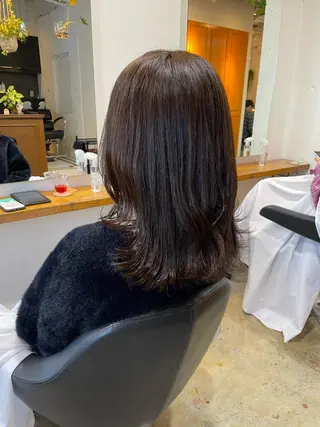 セミロング カラー MIOベージュカラー 柔らかいカラーのヘアスタイル