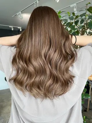 ロング 岸川 恭子のヘアスタイル