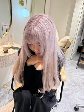 ロング カラー ミルクティー× グレージュMOMOのヘアスタイル