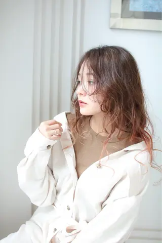 セミロング La fith hair rond 立川店所属・kyosuke 透明感カラーのヘアスタイル