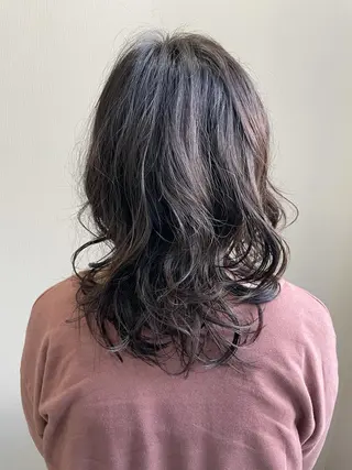 ミディアム パーマ 岡本 沙帆のヘアスタイル