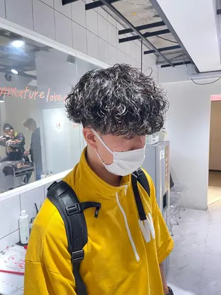 ショート カラー パーマ ヘアアレンジ メンズ アイブロウ スパイキー/フェザー /波巻き/かいとのヘアスタイル