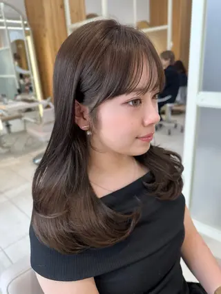 セミロング oto🤍×美髪× ローレイヤーのヘアスタイル