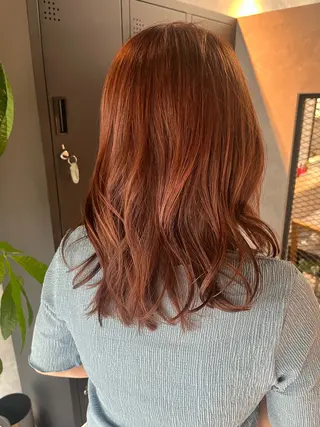 セミロング 小山洋次/阪急茨木/ 透明感カラーショートのヘアスタイル