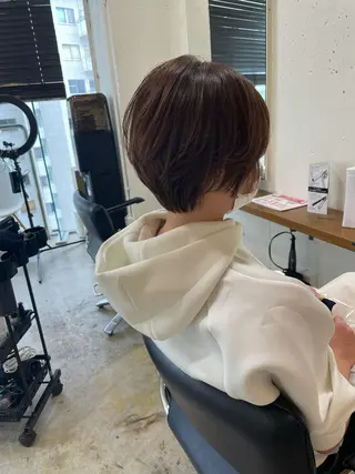 ショート カラー MIOベージュカラー 柔らかいカラーのヘアスタイル