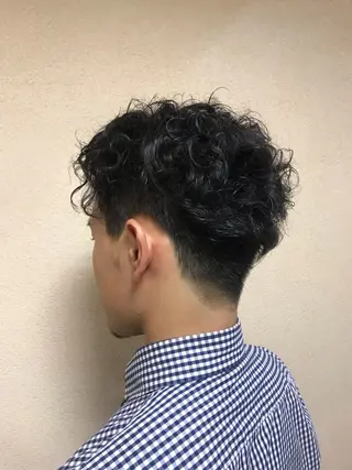 パーマ メンズ 透明感カラー・ 髪質改善🩵イケダのヘアスタイル