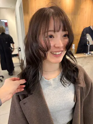 ミディアム カラー ミルクティー× グレージュMOMOのヘアスタイル