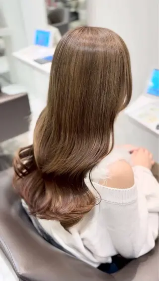 カラー シンカ アシスタントのヘアスタイル