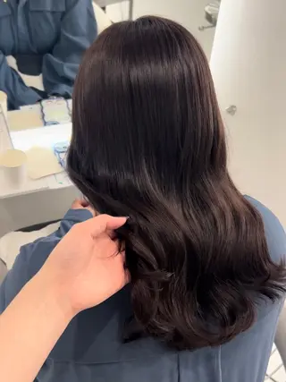 セミロング カラー あやめ🪽 オリーブ/ハイトーンのヘアスタイル