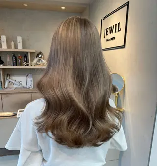 ロング カラー JEWIL SHIBUYAのヘアスタイル