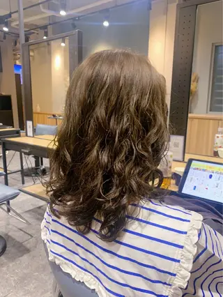 ミディアム パーマ 細川 めぐみのヘアスタイル