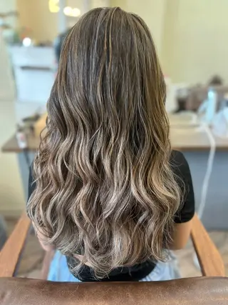 ロング カラー 鶴見 和美のヘアスタイル