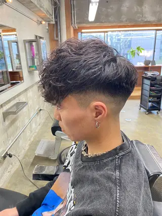 パーマ メンズ Lond LOGAN所属・🔥波巻き/ツイスパ 特化🔥メンズパーマのヘアスタイル